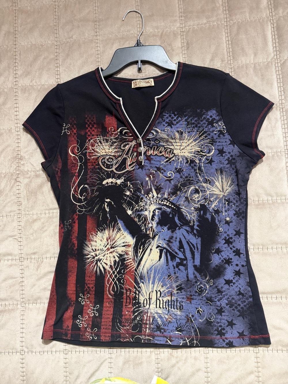 Statue of Liberty Tee Shirt w Fireworks Sparkle Pit 19" Back neck to bottom 22"